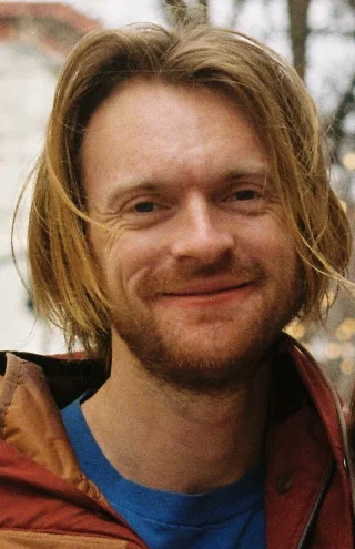 Finneas O'Connell height profile photo