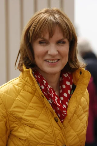 Fiona Bruce height profile photo