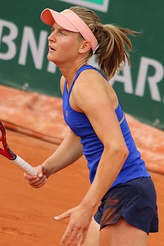 Fiona Ferro height profile photo