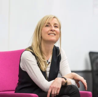 Fiona Phillips height profile photo