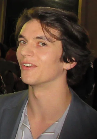 Fionn Whitehead height profile photo