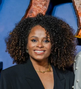 Fleur East height profile photo