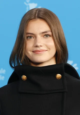 Florence Hunt height profile photo