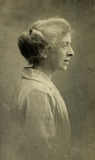 Florence Petty height profile photo