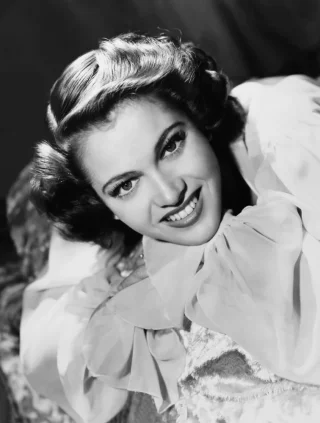 Frances Rafferty height profile photo