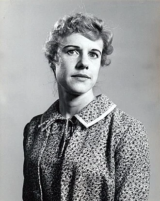 Frances Sternhagen height profile photo