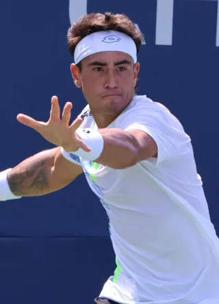Francisco Comesaña height profile photo