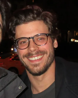 François Arnaud (actor) height profile photo