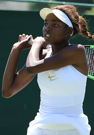Françoise Abanda height profile photo
