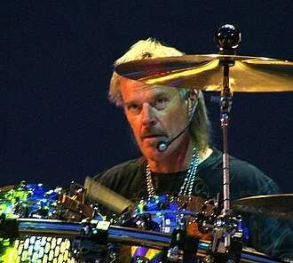 Frank Beard (musician) height profile photo