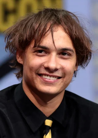 Frank Dillane height profile photo