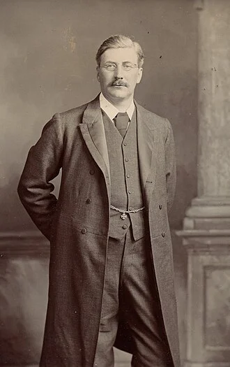 Frank Russell, 2nd Earl Russell height profile photo