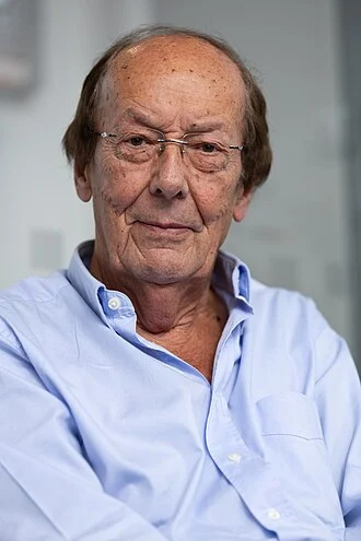 Fred Dinenage height profile photo