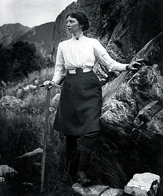 Freda Du Faur height profile photo