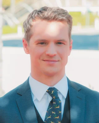 Freddie Stroma height profile photo