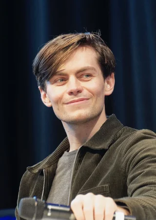 Freddy Carter height profile photo