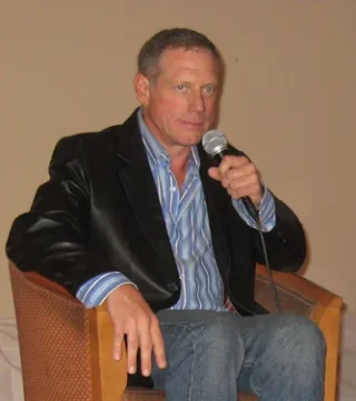 Fredric Lehne height profile photo