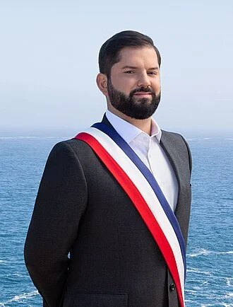 Gabriel Boric height profile photo