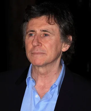 Gabriel Byrne height profile photo