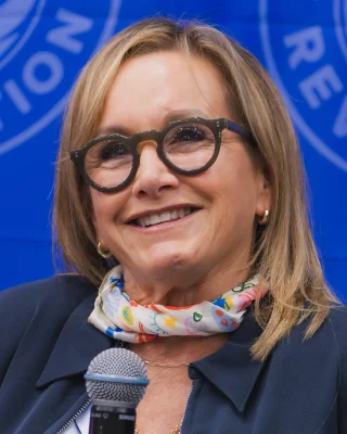 Gabrielle Carteris height profile photo
