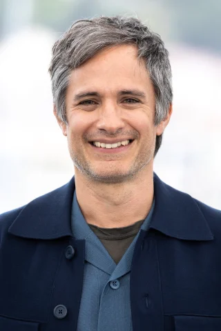 Gael García Bernal height profile photo