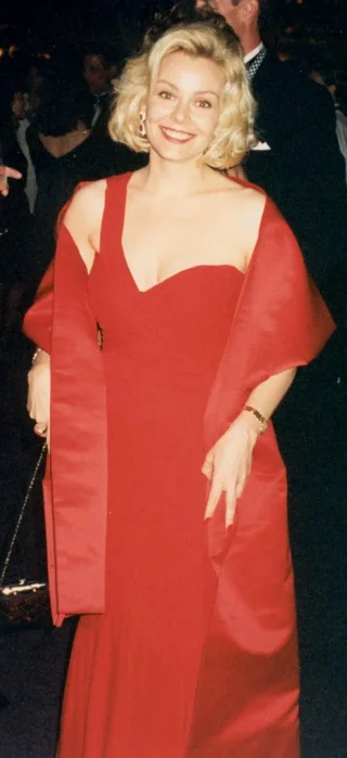 Gail O'Grady height profile photo