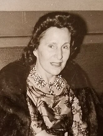 Gala Dalí height profile photo