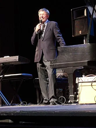 Gap Mangione height profile photo