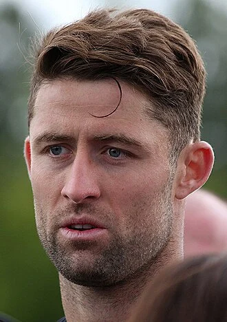 Gary Cahill height profile photo