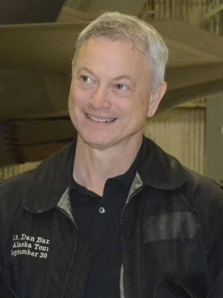 Gary Sinise height profile photo
