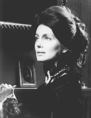 Gayle Hunnicutt height profile photo