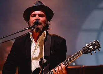 Gaz Coombes height profile photo