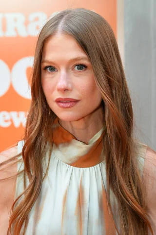 Genevieve Angelson height profile photo