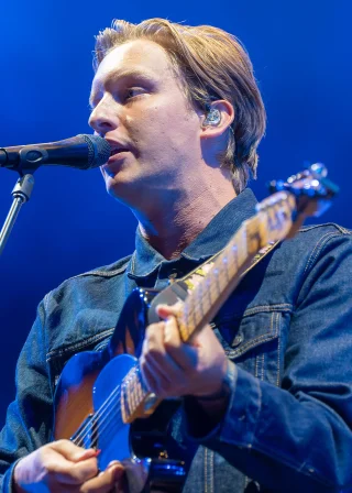 George Ezra height profile photo