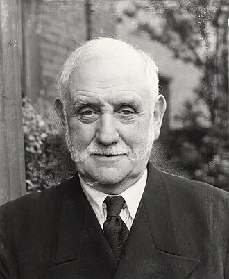 George Lansbury height profile photo