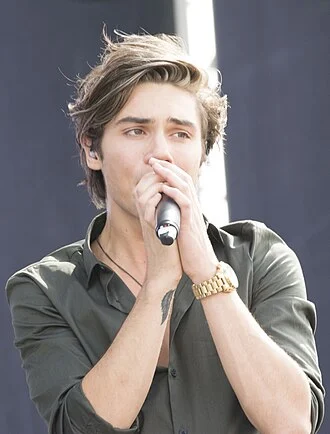 George Shelley (singer) height profile photo