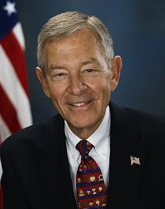 George Voinovich height profile photo