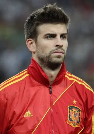 Gerard Piqué height profile photo