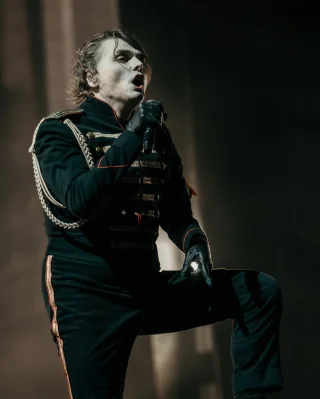 Gerard Way height profile photo