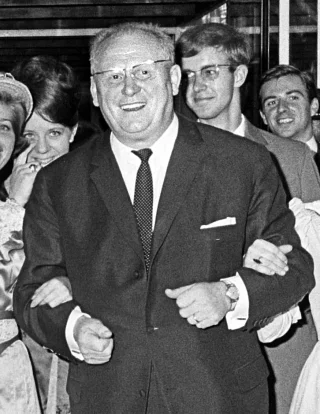 Gert Fröbe height profile photo
