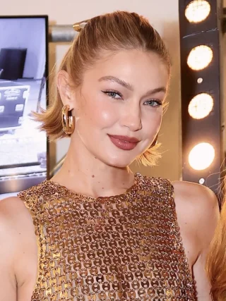 Gigi Hadid height profile photo