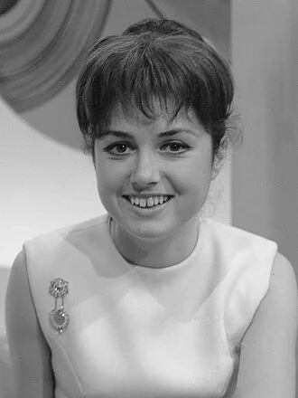 Gigliola Cinquetti height profile photo