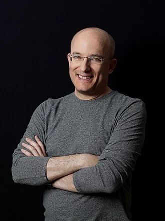 Gil Hovav height profile photo