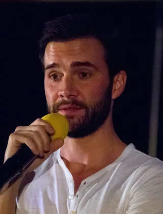Gil McKinney height profile photo