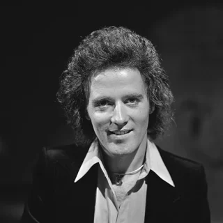 Gilbert O'Sullivan height profile photo