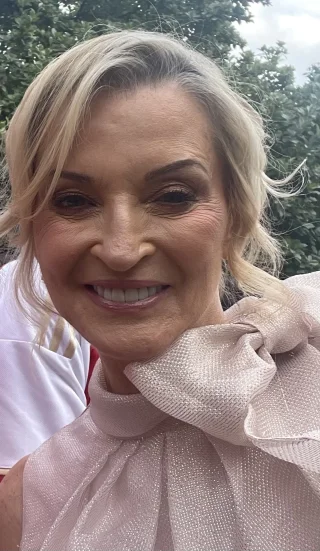 Gillian Taylforth height profile photo