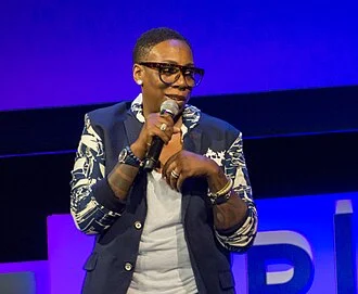 Gina Yashere height profile photo