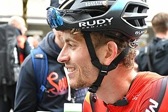 Gino Mäder height profile photo