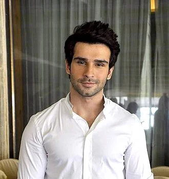 Girish Kumar height profile photo