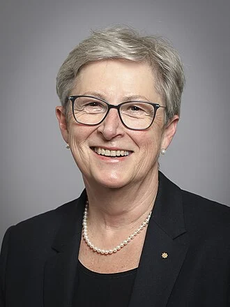Gisela Stuart height profile photo